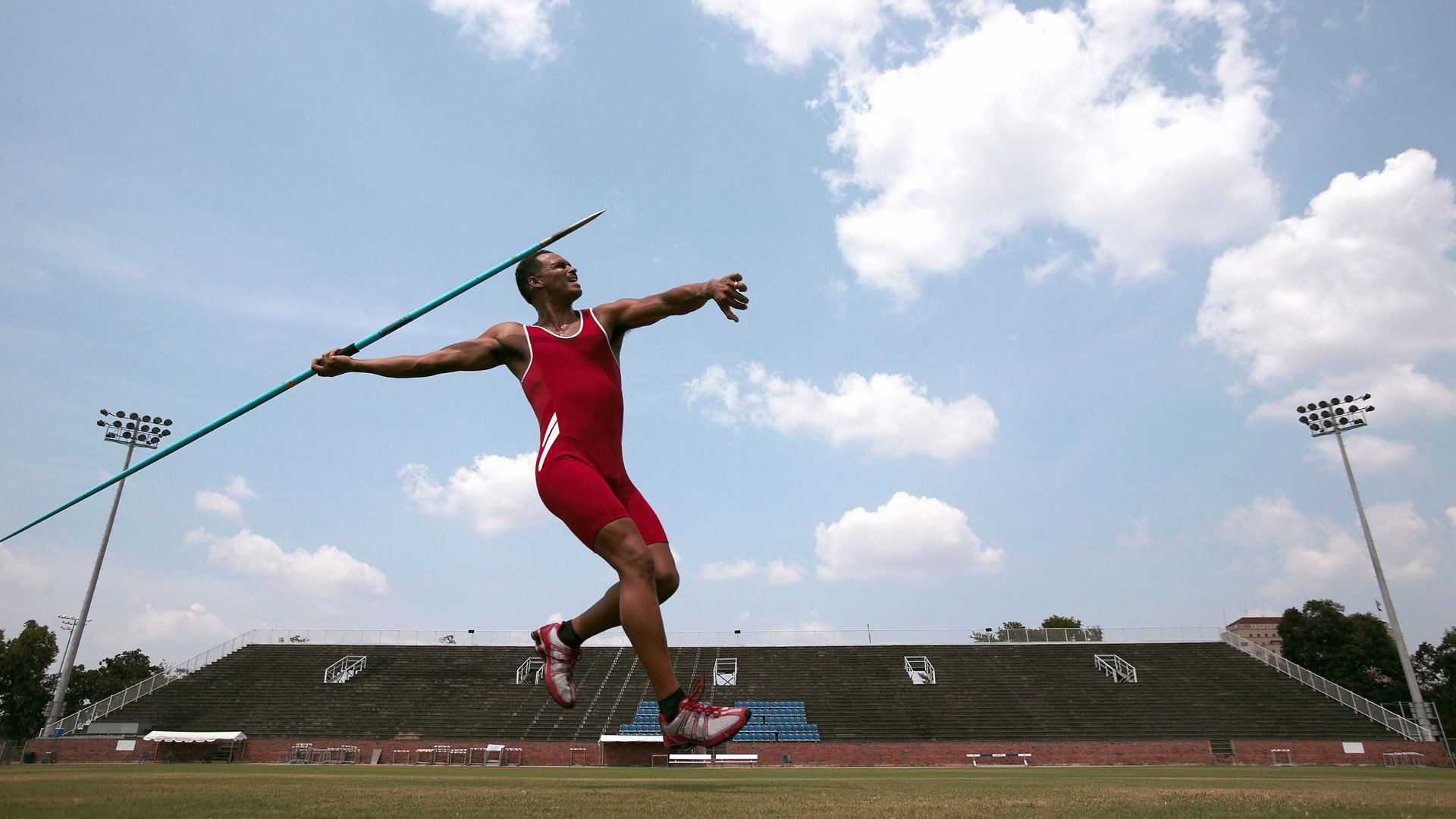 体育与对手展开激烈杯赛较量，竞技体育中的对手