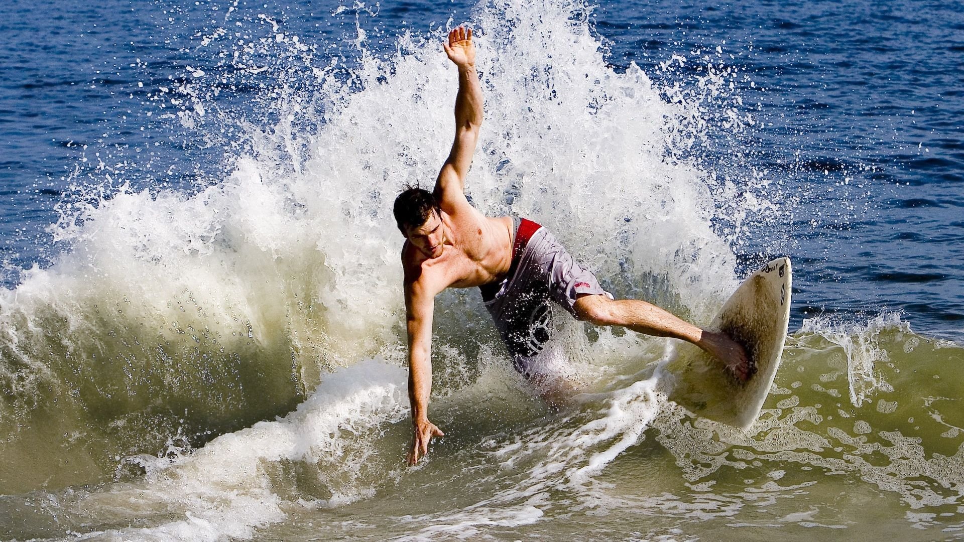利物浦中场布特勒绝世倒钩，引发球迷尖叫，利物浦 布伦特