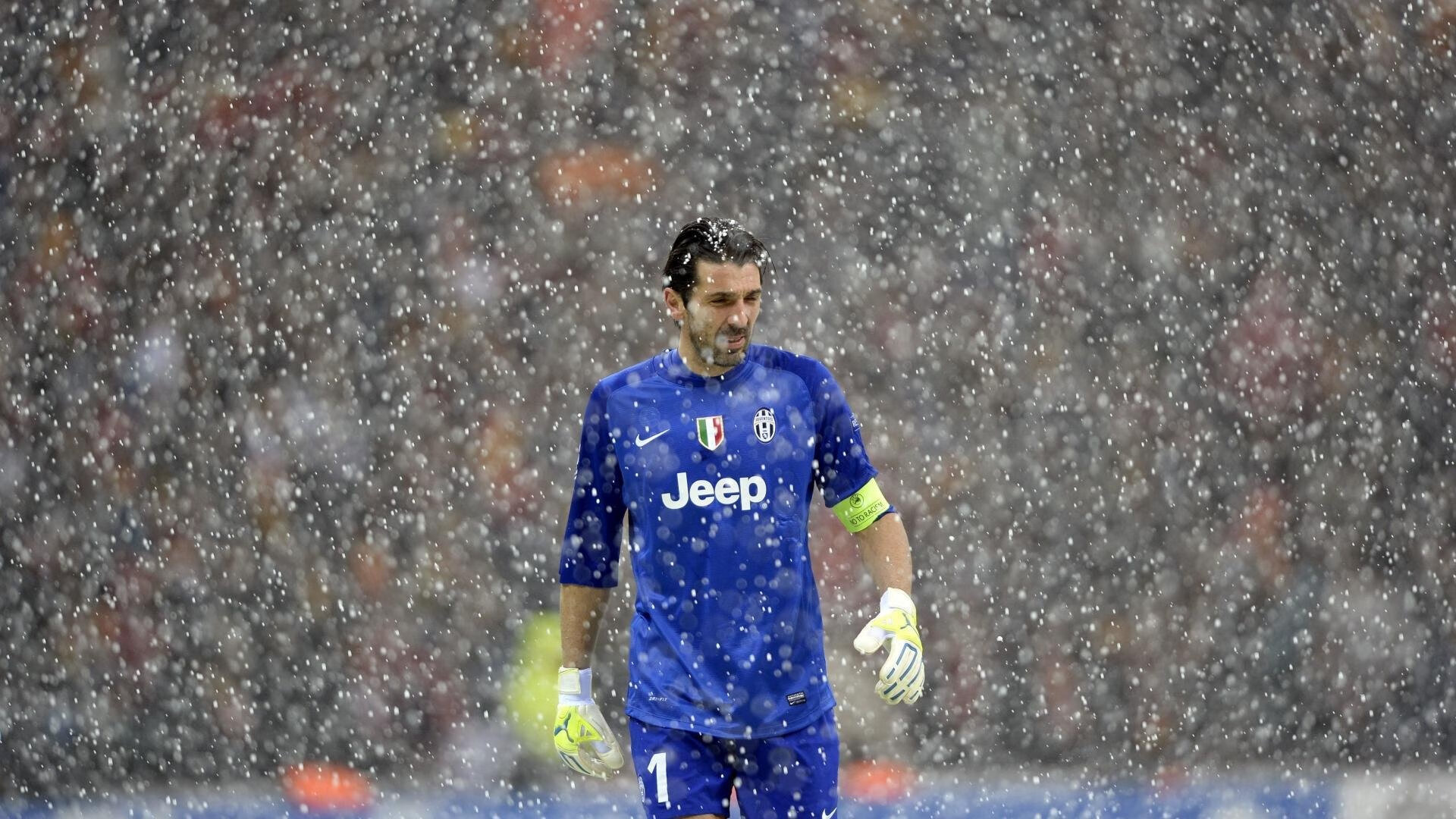 梅西领军巴萨逆袭，轻轻晋级一轮，梅西效力巴萨