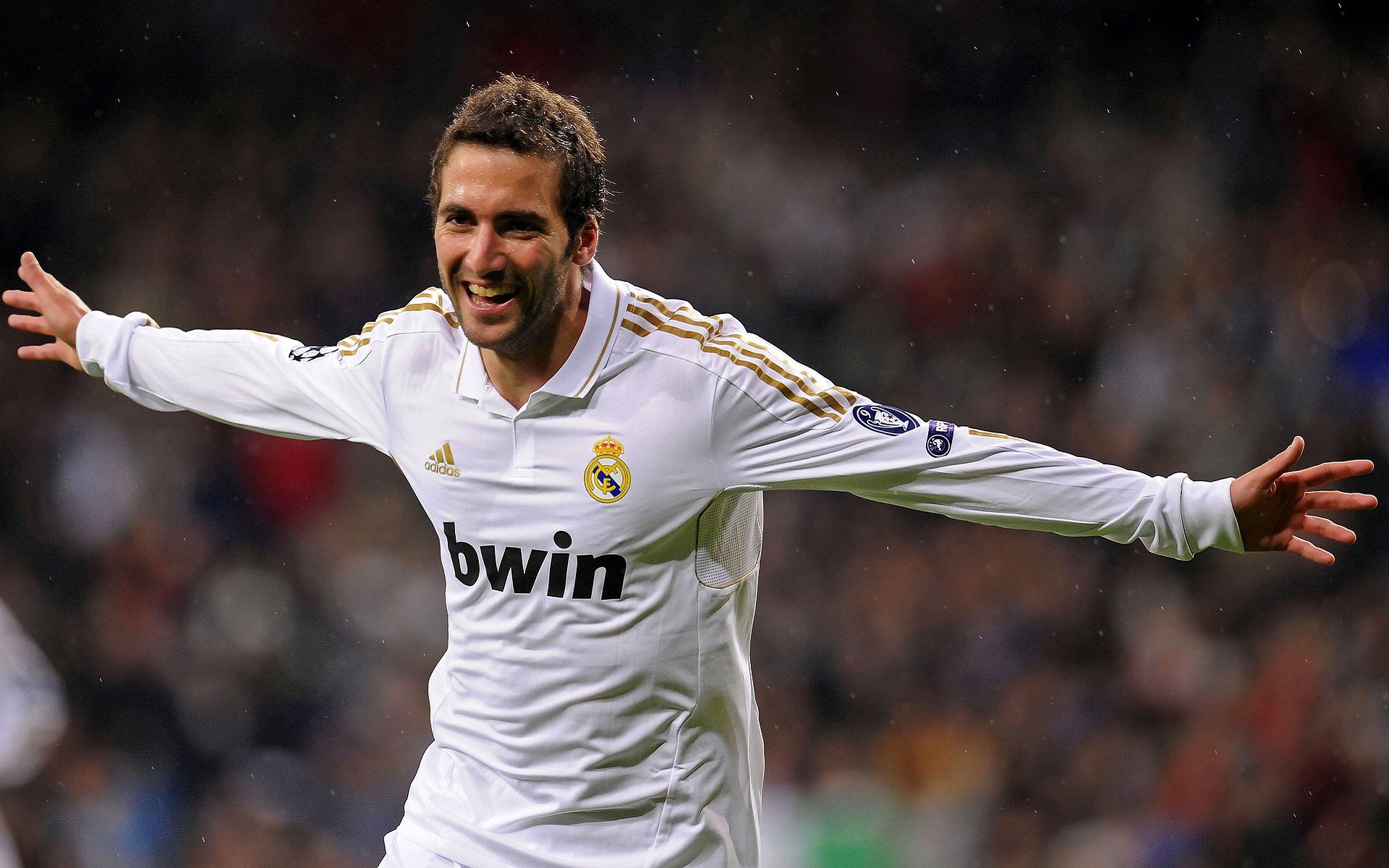 精彩点球大战，球迷激情燃烧支持现场，精彩点球大战视频